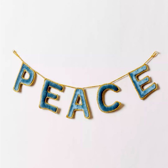 Farmhouse Pottery Holiday Greetings Garland Christmas Peace Banner New - Picture 1 of 1